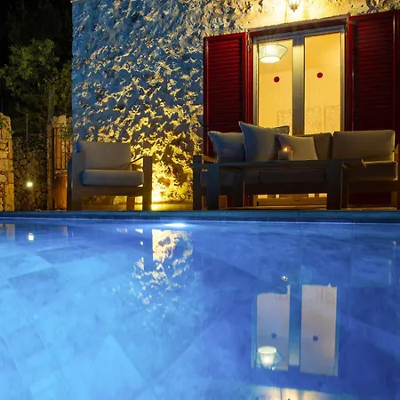 Zoe Villa Ratzaklíon