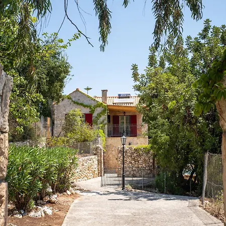 Zoe Villa Ratzaklíon