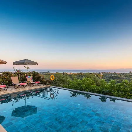 Zoe Villa Ratzaklíon